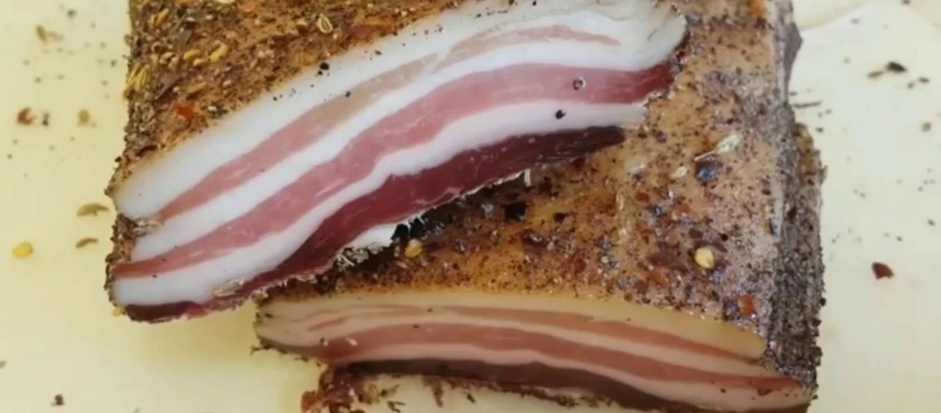 Βρετανία: Vegan «έσπασε στο ξύλο» την 23χρονη φίλη του επειδή... τόλμησε να μυρίσει μπέικον (φωτο)